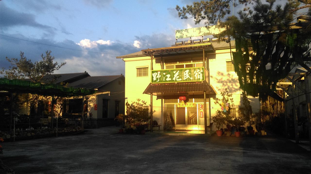 Bed and Breakfast Sun Moon Lake Wild Flower Yuchi Exterior foto
